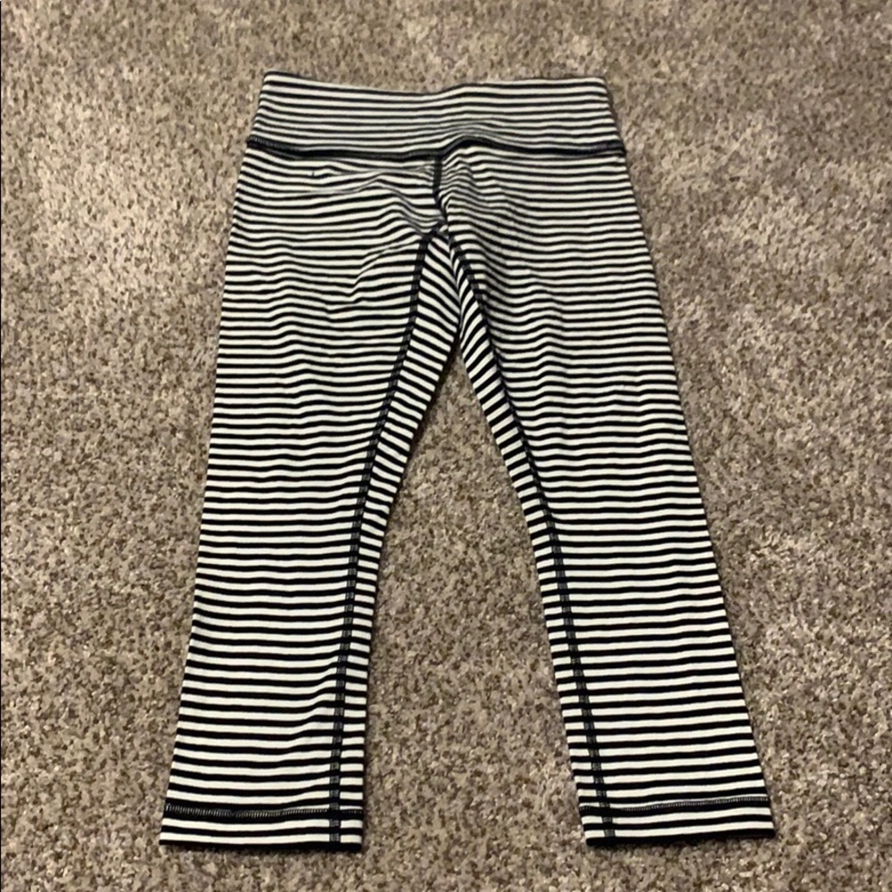 Lululemon Crops - size 4